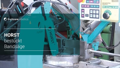 Digital Robot HORST bestückt Bandsäge