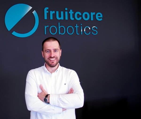 Fabian Kienzler bringt langjährige leitende Sales-Erfahrung aus international tätigen Konzernen mit und wird den ganzheitlichen Automatisierungsansatz von fruitcore robotics weiter in die europäische und weltweite Industrie tragen.